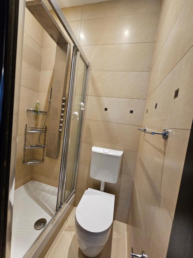 Azzuro Apartment Self Check In Рийека Екстериор снимка