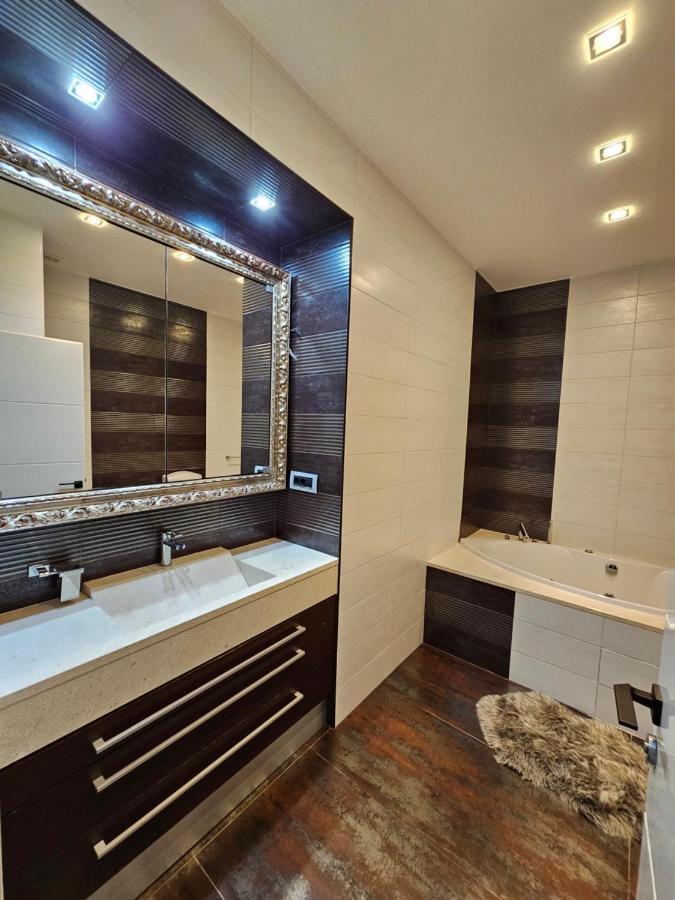 Azzuro Apartment Self Check In Рийека Екстериор снимка